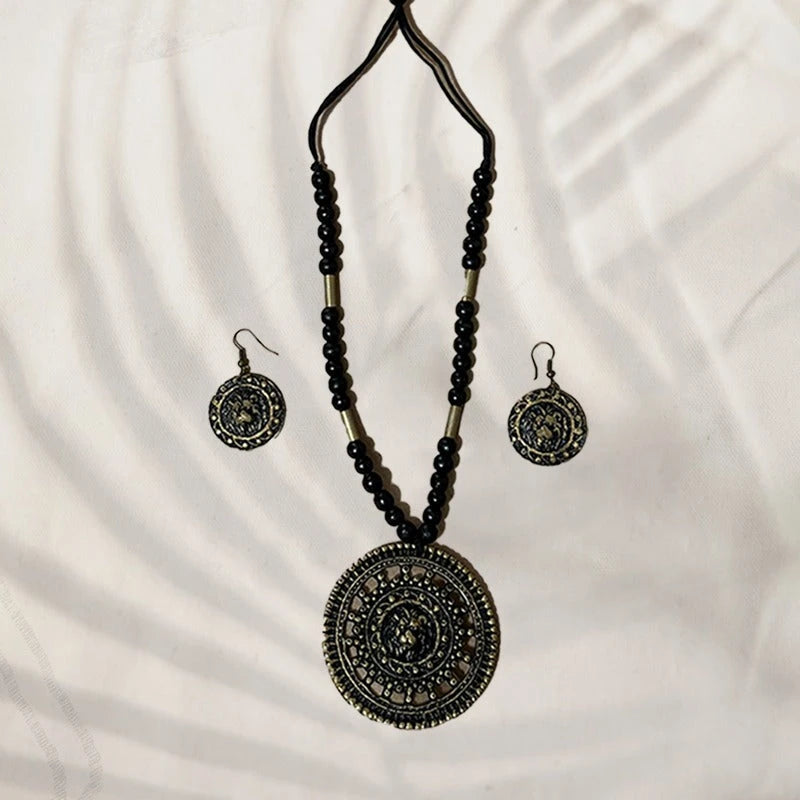 Ornaments & Jewellery